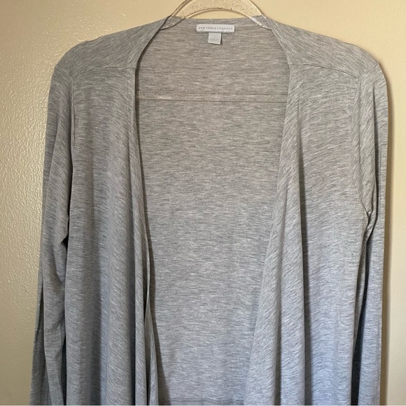 New York & Company Grey Long Sleeve Viscose Blend Open Cardigan - Picture 4 of 8